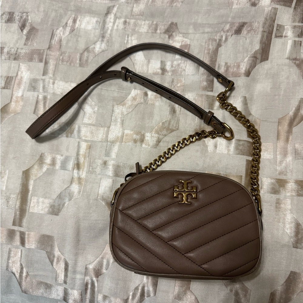 Tory Burch Kira Small Chevron Crossbody Camera Bag - Taupe - Picture 8 of 17